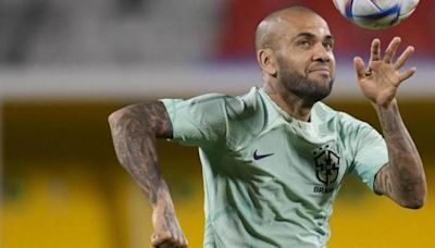 El sorprendente vídeo de Dani Alves en plena playa de la Barceloneta