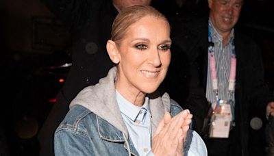 Céline Dion : à Paris, elle adopte le jean blanc comme une Parisienne