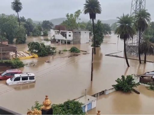 Heavy rains wreak havoc in Madhya Pradesh’s Katni district, 1700 affected people shifted to relief camps