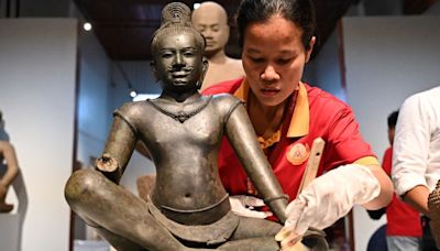 Met de Nueva York devuelve 14 obras de arte jemer a Camboya