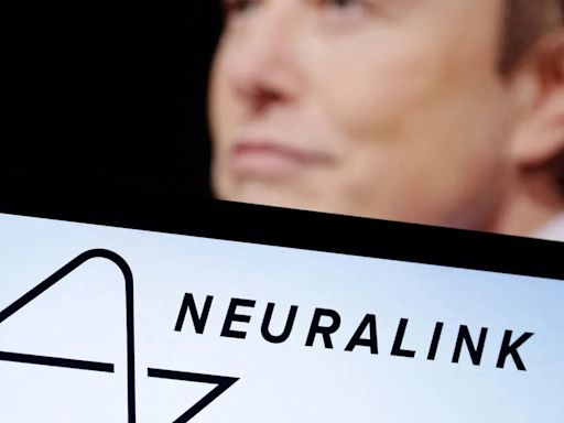 Buscan voluntarios para prueba de dispositivo cerebral en Neuralink, la empresa de Elon Musk