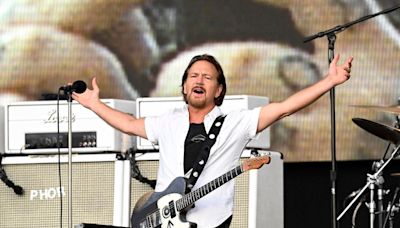 Pearl Jam’s New Album Is Tumbling Down The Charts