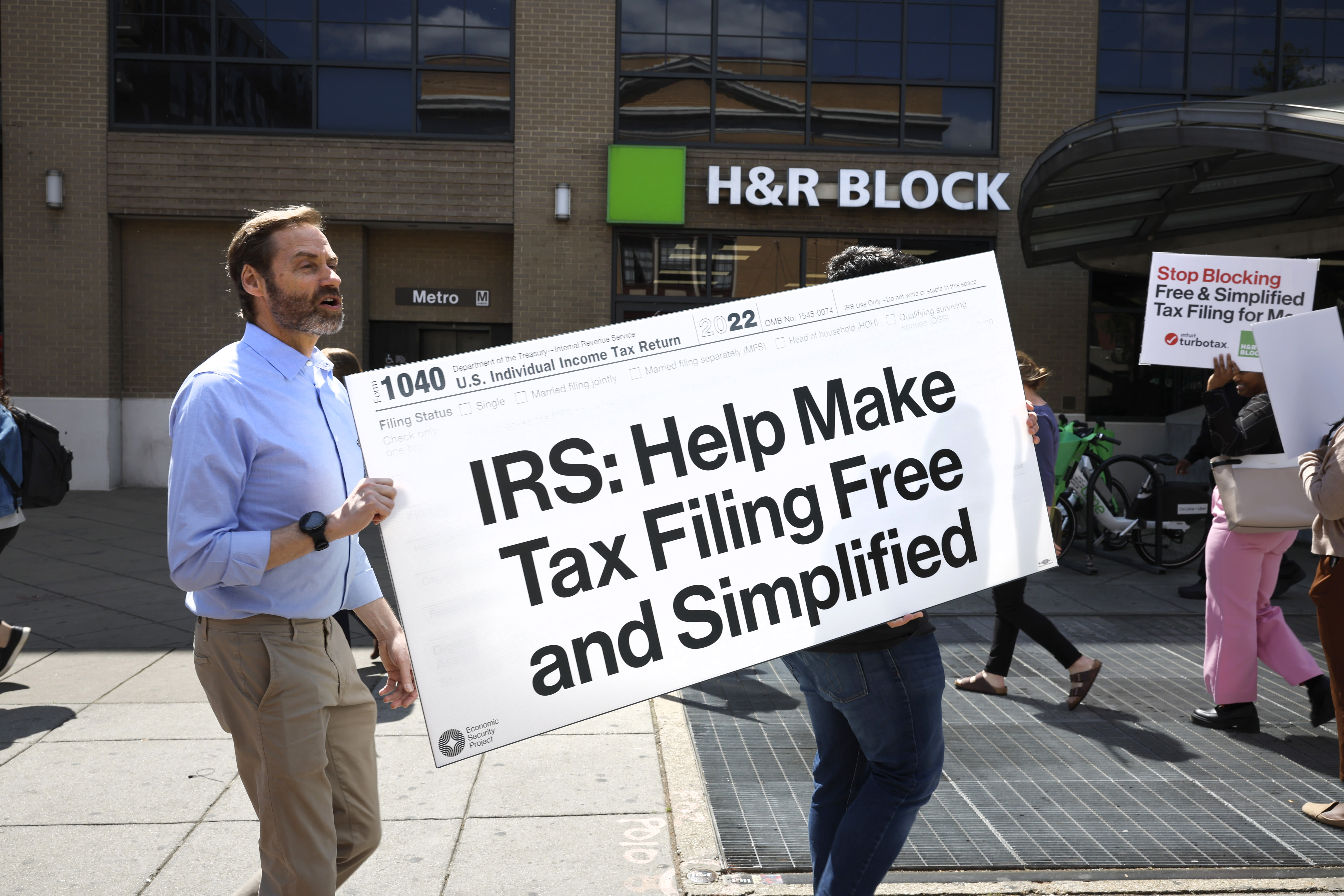 IRS is expanding its free filing program. Here's what that means for taxpayers.