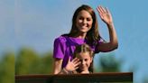 VÍDEO | Kate Middleton é aplaudida de pé ao aparecer em Torneio de Wimbledon
