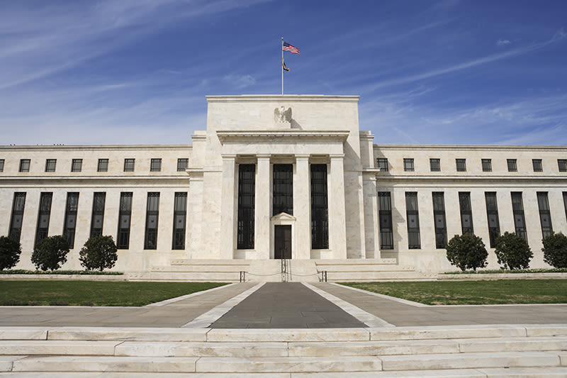 Ignore hawkish FOMC minutes, Fed will cut rates in 2024: UBS By Investing.com
