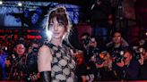 Los looks de la semana: de las transparencias de Anne Hathaway al gorro fetiche de Brad Pitt