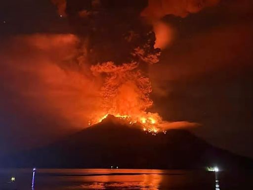 Vulkan droht ins Meer zu stürzen - schwere Tsunami-Warnung