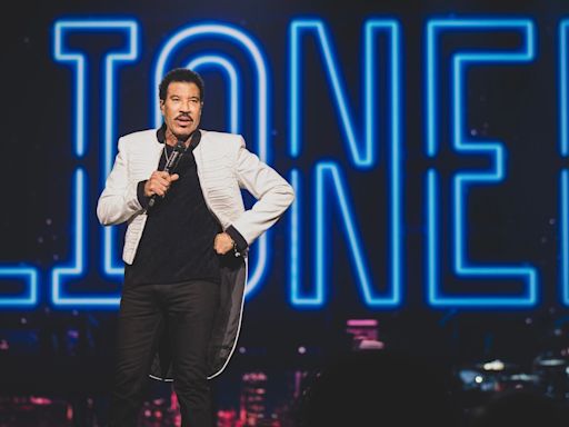 Lionel Richie thrills fans at long-awaited show in Alabama: ‘This is homecoming! I feel the love’