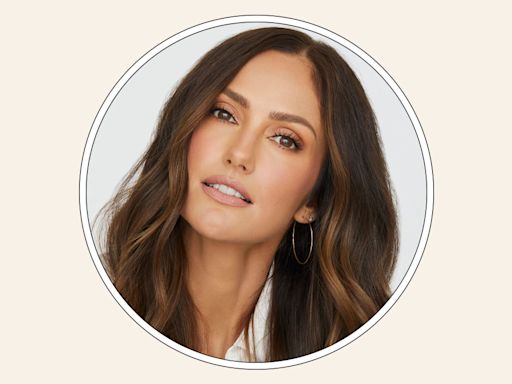 Minka Kelly to Star in Netflix’s Holiday Rom-Com ‘Champagne Problems’