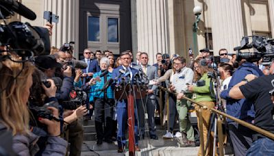 Congresista Mike Johnson apoyó a estudiantes judíos contra el antisemitismo en EE.UU.