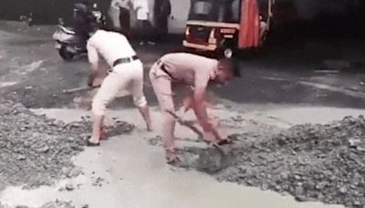 Maharashtra: Police officers fill potholes on road in Mumbai, Shiv Sena (UBT)'s Aaditya Thackeray attacks Mahayuti