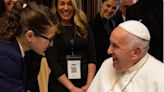 Paula Pareto mostró el regalo que recibió del Papa Francisco tras su visita en el Vaticano: “Casi me desmayo”