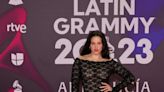 Rosalía impacta en los Grammy Latinos con un vestidazo transparente de encaje