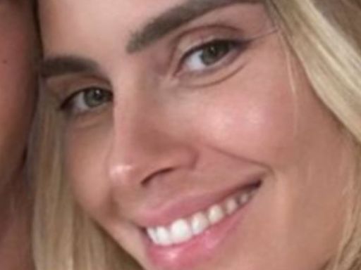 Um moço! Carolina Dieckmann surpreende ao posar com filho gato de 15 anos