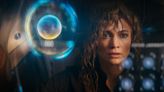 Sie traut keiner Künstlichen Intelligenz: Jennifer Lopez lässt es im Netflix-Thriller "Atlas" richtig krachen