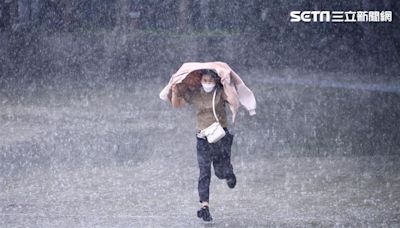 快訊／雨彈開炸！「14縣市」大雨特報 注意雷擊、強陣風