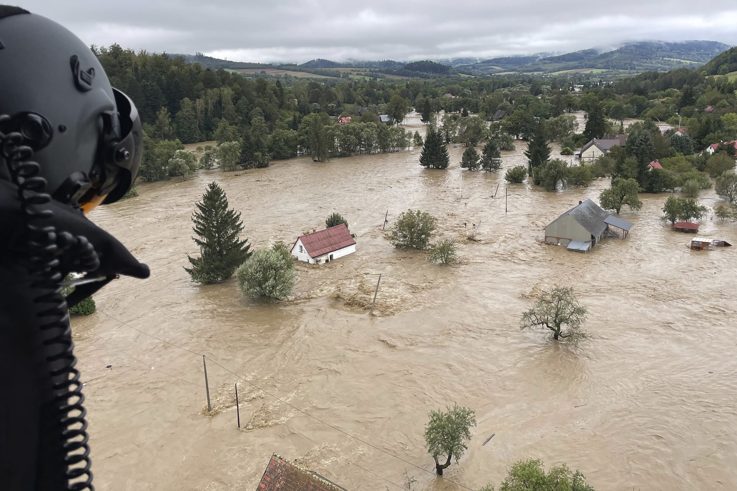 Budapest and Poland’s Wroclaw reinforce their river banks ahead of more flooding in central Europe - WTOP News