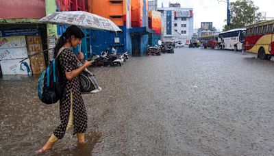 IMD issues red alert in five districts of Kerala, heavy rainfall predicted in Tamil Nadu, Puducherry | Updates