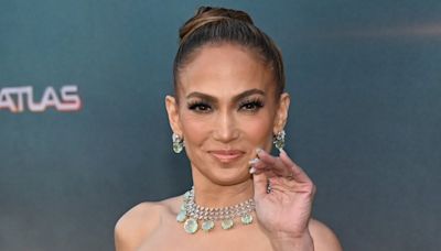 Jennifer Lopez feiert 55. Geburtstag mit sexy Spiegel-Selfie