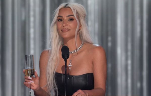 ...Swiftie Meditated’: Kim Kardashian Was Booed Heavily At Tom Brady’s Roast, And Now We Know Why It Happened