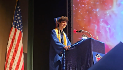 High school valedictorian delivers moving speech following father's funeral