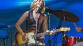 Sheryl Crow showcases style and 'hit' as she opens Alma Festival 27 years later