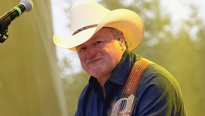 Country music icon returning to stage after near-death experience last month