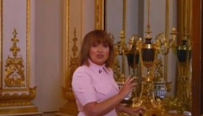 Lorraine distracts fans as she exposes Buckingham Palace 'secret' in huge show shake-up