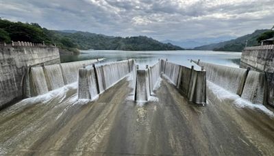 春雨梅雨挹注 鯉魚潭水庫睽違250天滿庫溢流