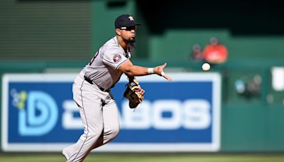 Astros can't afford to give in to Jose Abreu's heartwarming story right now