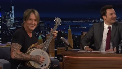 Keith Urban Plays ‘Espresso’ Cover on Banjo, Talks Silly Met Gala Prank on Nicole Kidman on ‘Tonight Show’