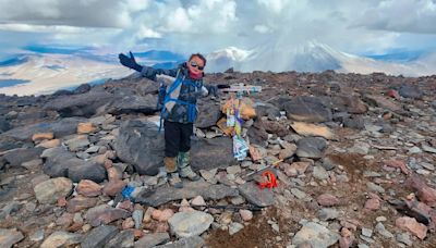 Tiene 10 años, hizo cumbre en un volcán y se convirtió en el argentino más joven en superar los 6000 metros