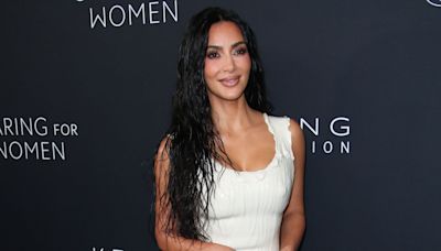 Kim Kardashian jambes à l’air et tétons apparents sur Instagram, elle exhibe sa poitrine dans un body ultra-décolleté