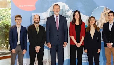 El rey Felipe VI con los jóvenes en Santander