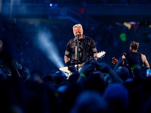 Review: Metallica puts on an exhilarating concert at Soldier Field on a stage just feet from its fans