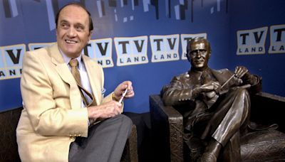 Bob Newhart, who went from standup comedy to sitcom star, dies at 94