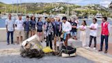 La reina Sofía vuelve a Mallorca como una voluntaria más para la limpieza de residuos en las playas