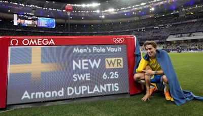 Armand Duplantis se convierte en leyenda tras su nueva medalla de oro en París 2024 - El Diario NY