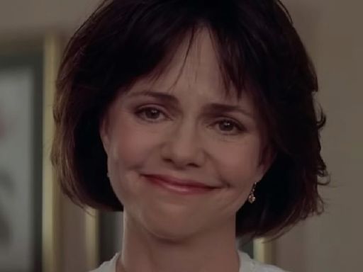 ...Story Before’: Sally Field Reveals The Sweet Way Robin Williams Supported Her On The Mrs. Doubtfire Set ...
