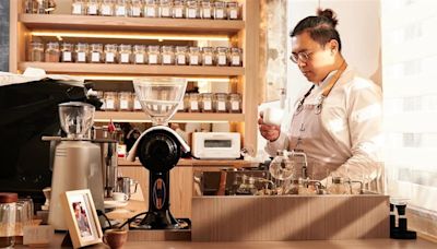 台南山米咖啡店「不收藍白支持者」支持者狂湧入…刷一排5星評論