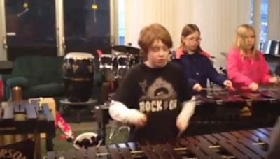 Ozzy Osbourne, gruppo di bambini suona Crazy Train con lo xilofono a scuola. Guarda il video