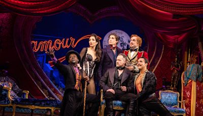 El musical 'Moulin Rouge!' de Nueva York ofrece un taller de guion gratis para hispanos