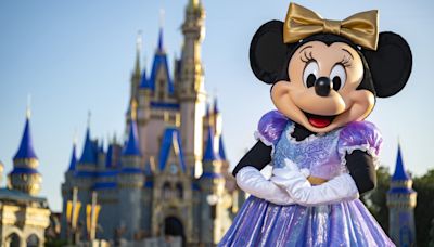 Disney World's sale has free dining & drinks- plus 14 tickets for the price of 7