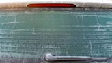 Cómo descongelar el parabrisas y la luneta del auto