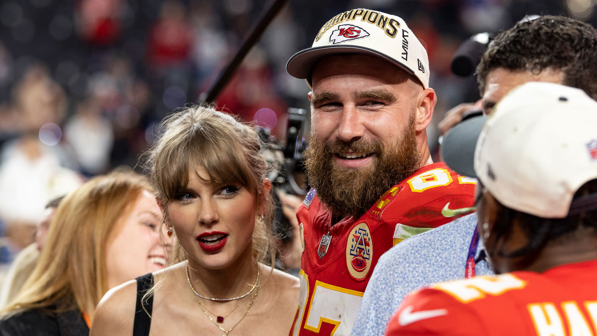 Travis Kelce was 'smiling and blushing' when Taylor Swift first watched him