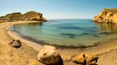 La bonita playa española que enfrenta a dos localidades y cuyo entorno recuerda a ‘Star Wars’