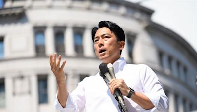 小泉進次郎參選黨主席！「日最美混血主播妻遭包圍」不忍首發聲回應