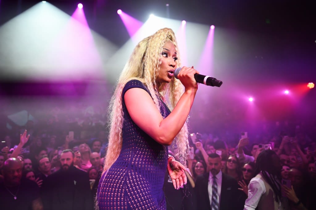 Nicki Minaj throws bracelet back into crowd after nearly getting hit onstage