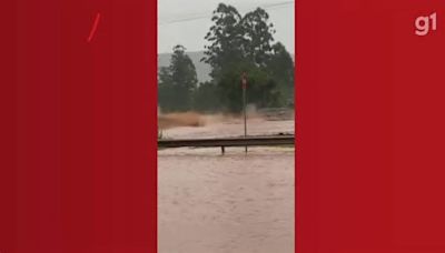 VÍDEO: ponte é levada pelo Rio Caí em Feliz