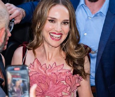 Natalie Portman is All Smiles in New York City, Plus Barack Obama, Gabrielle Union, Sophia Bush and More